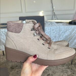 Bzees Women's Lace Up Boots in Beige and Brown Mauve Lace Comfy Winter/Fall